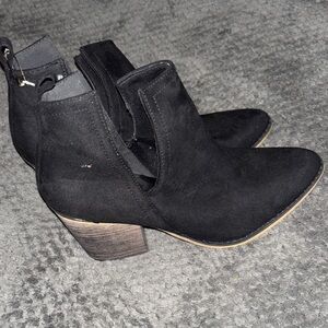 Elegant Black Ankle Boots
